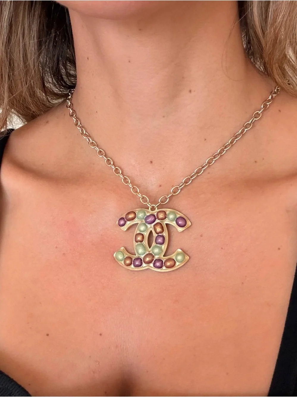 🤎CHANEL Gold-Tone CC Pendant Necklace with Mint, Purple & Bronze Accents✨ - Picture 9 of 11